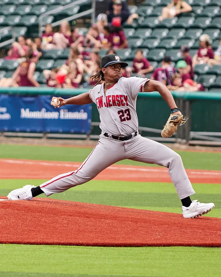Dosie pitching for the New Jersey Jackals